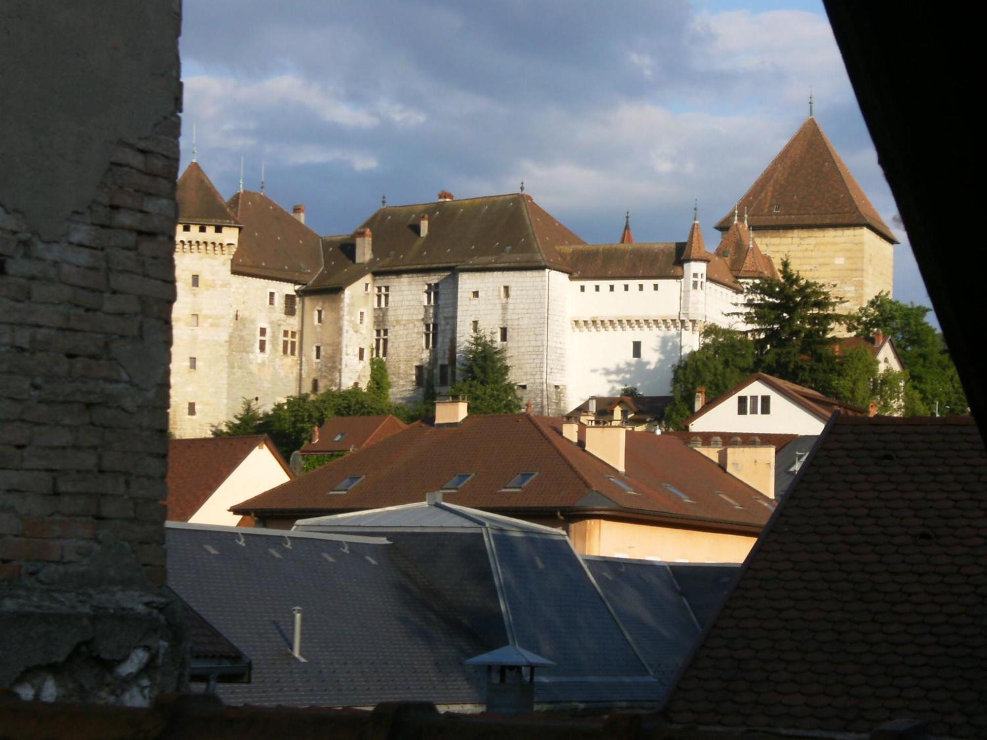 Au Calme En Vieille Ville - Proche Lac - Ambiance Esprit Brocante Annecy Bagian luar foto
