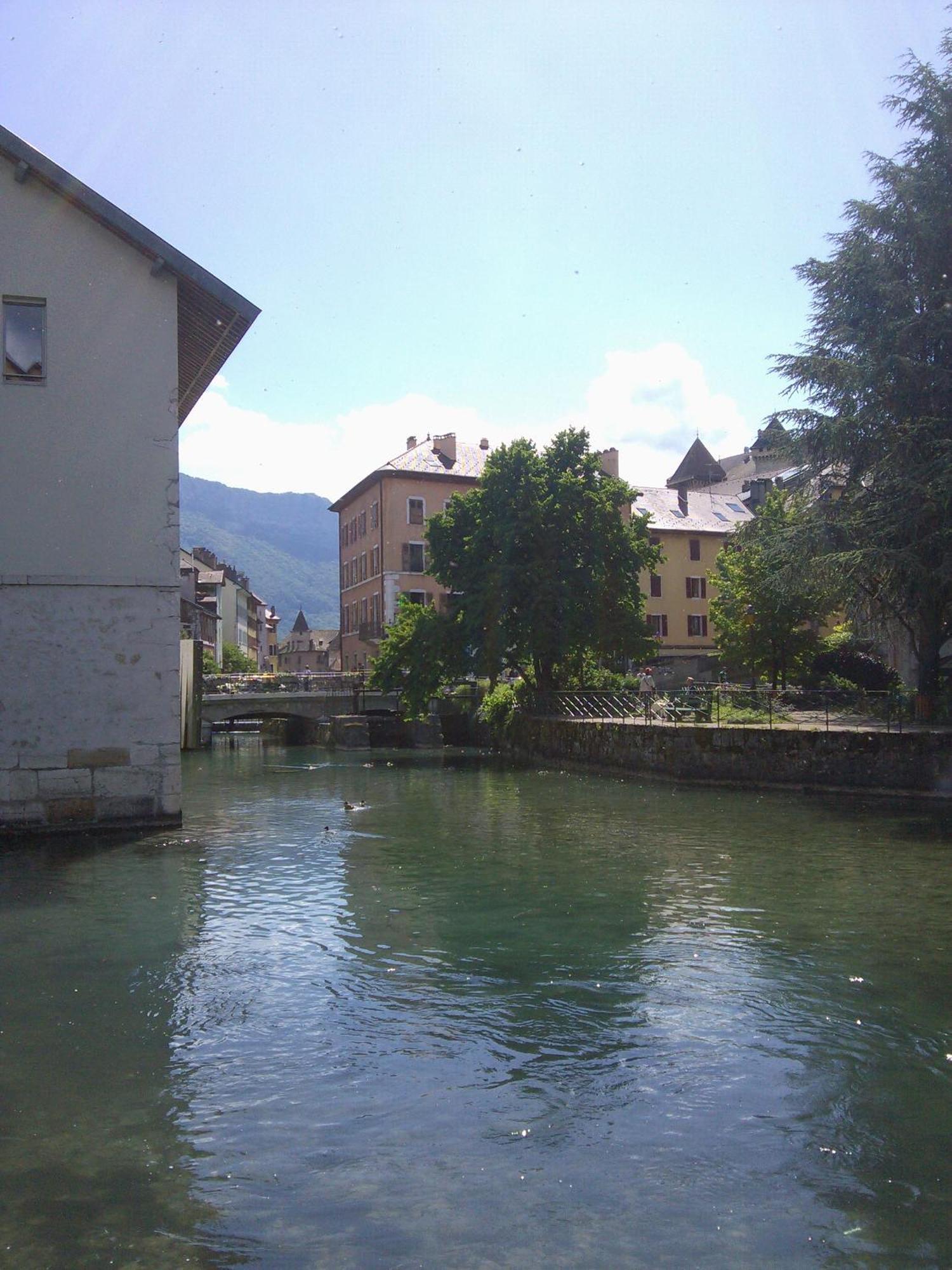 Au Calme En Vieille Ville - Proche Lac - Ambiance Esprit Brocante Annecy Bagian luar foto