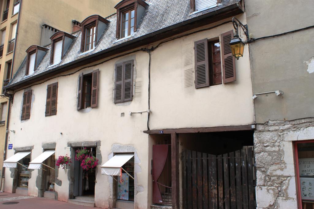 Au Calme En Vieille Ville - Proche Lac - Ambiance Esprit Brocante Annecy Ruang foto
